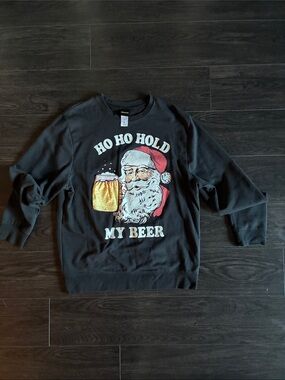 Black Crewneck Sweatshirt with Santa Beer Graphic